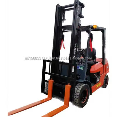 Boutiques de matériaux de construction utilisés 2012 TOYOTA 7F30 chariot élévateur diesel avec et raisonnable