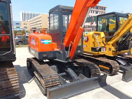 Excavateur Doosan DH55 de 5,5 tonnes avec cylindre hydraulique d'origine et peu d'heures de travail