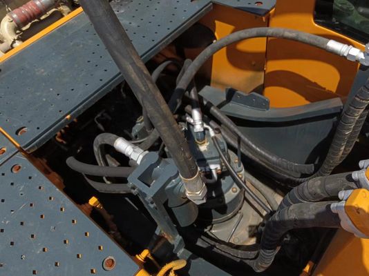 Excavateur Hyundai 220LC-9S d'occasion avec une capacité de seau de 1,22 M3 et de faibles heures de travail