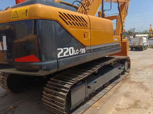 Excavateur Hyundai 220LC-9S d'occasion avec une capacité de seau de 1,22 M3 et de faibles heures de travail
