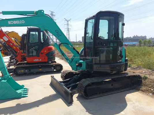 Excavateur Kobelco SK55SR d'occasion avec pompe hydraulique d'origine et peu d'heures de travail