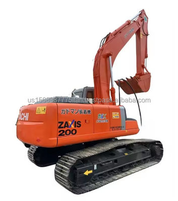 Une grande excavatrice Hitachi ZX200 de 20 tonnes fabriquée au Japon pour les magasins de matériaux de construction