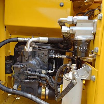 Excavateur Komatsu PC130 avec soupape hydraulique d'origine et 90% d'état au Japon
