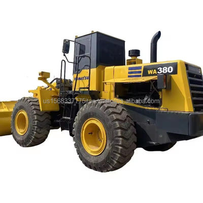 Chargeur Komatsu WA 380 d'occasion avec de courtes heures de travail et des performances excellentes