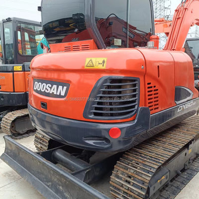Excavateur DOOSAN DX60 avec une capacité de seau de 0,21 M3 sur le marché de la construction hydraulique