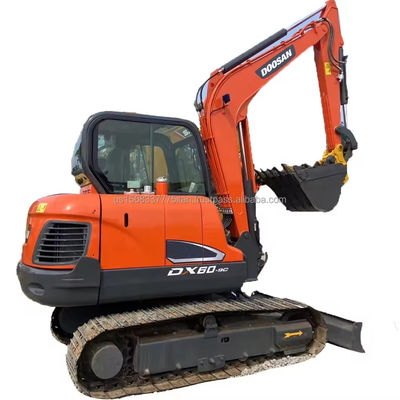 Excavateur DOOSAN DX60 2016 Année 40kw Puissance Excellente efficacité et bonne performance