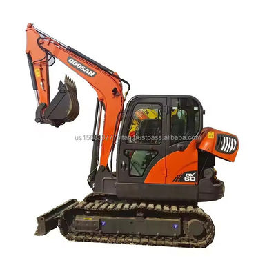 Excavateur DOOSAN DX60 utilisé en 2016 Année 0,21M3 Capacité de seau Excellente efficacité