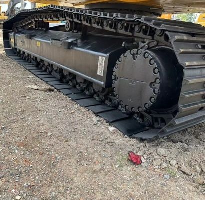 Une excavatrice Komatsu de 24 tonnes avec 119 kW de puissance et une soupape hydraulique originale à un prix abordable