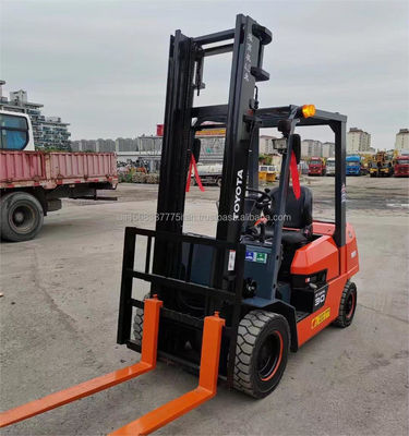 Le chariot élévateur Toyota 9F30 est la solution ultime pour les ateliers de matériaux de construction