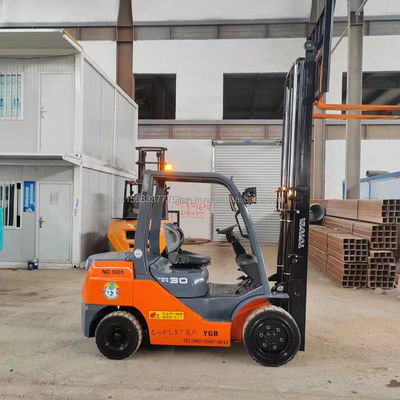 Toyota 8F30 chariot élévateur diesel d'occasion raisonnable pour les ateliers de matériaux de construction
