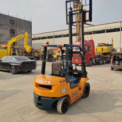 Camion élévateur Toyota FD50 avec cylindre hydraulique d'origine de 3 tonnes de poids de fonctionnement
