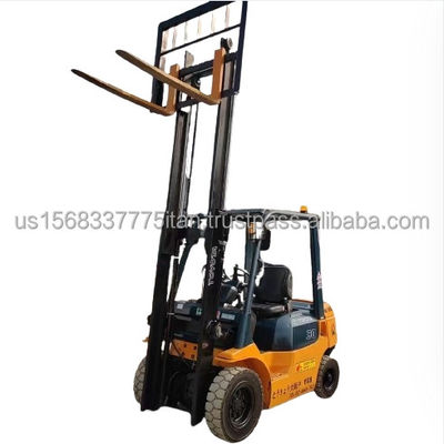 Toyota FD50 chariot élévateur en bon état et poids de 3 tonnes en stock