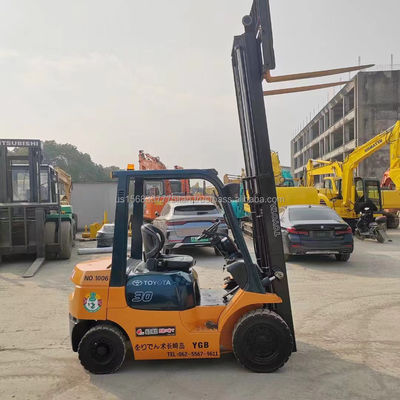 Toyota FD50 chariot élévateur en bon état et poids de 3 tonnes en stock