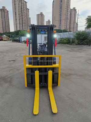 Petit chariot élévateur Komatsu d'occasion de 3 tonnes avec moteur Hangcha et pompe hydraulique originale