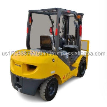 Camion élévateur diesel Komatsu 30 d'occasion de 3 tonnes avec 0 à 2000 heures de travail et entretien facile