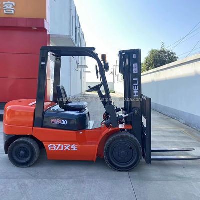Les ateliers de matériaux de construction bénéficient d'un chariot élévateur HILI AC20 alimenté au diesel