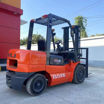 Les ateliers de matériaux de construction bénéficient d'un chariot élévateur HILI AC20 alimenté au diesel
