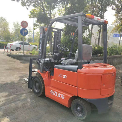 Les ateliers de matériaux de construction bénéficient d'un chariot élévateur HILI AC20 alimenté au diesel
