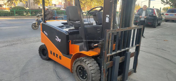 Hangzhou J30 Camion élévateur d'occasion avec des performances excellentes et un poids de 3000 kg