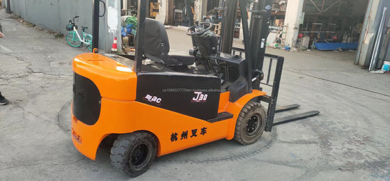 Hangzhou J30 Camion élévateur d'occasion avec des performances excellentes et un poids de 3000 kg