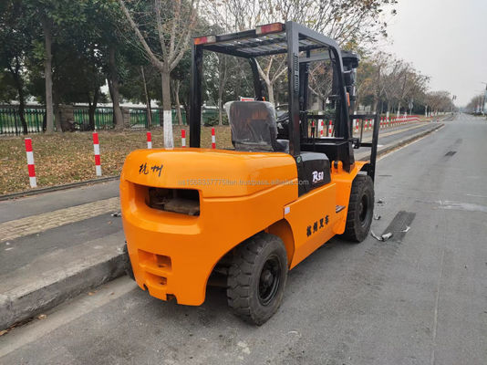 Le chariot élévateur à fourche TCM Hangzhou R50 utilisé offre les meilleures performances pour vos opérations de manutention de matériaux