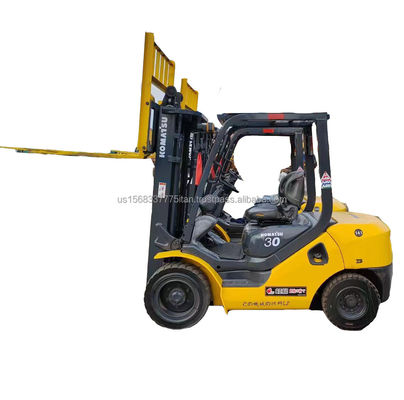 C'est un chariot élévateur diesel Komatsu 30 d'occasion avec une excellente performance et un faible poids.