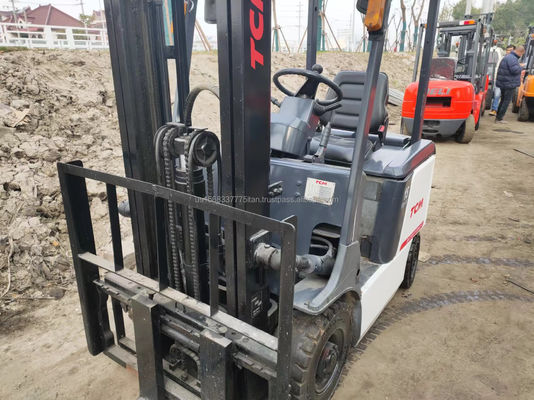 Le chariot élévateur TCM 3,5 t diesel en bon état avec des magasins de matériaux de construction et à un prix abordable