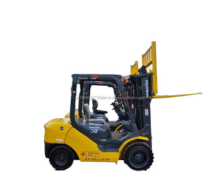 Camion élévateur Komatsu 30 utilisé pour les ateliers de matériaux de construction 100% original Excellente performance