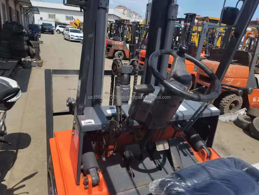 Helicoptère élévateur diesel avec une hauteur de levage minimale de 2,5 m et une longueur de 2 m