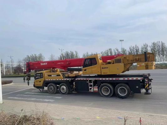 Une grue SANY de 55 tonnes utilisée avec des performances excellentes et un cylindre hydraulique durable