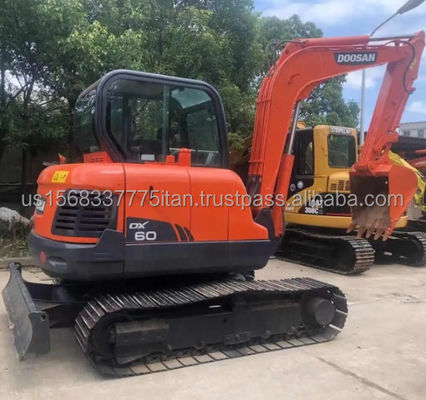 Excavateurs Doosan 6TON Dx60 Excavateur de voie de construction original moins d'heures de travail