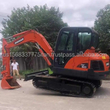 Excavateurs Doosan 6TON Dx60 Excavateur de voie de construction original moins d'heures de travail