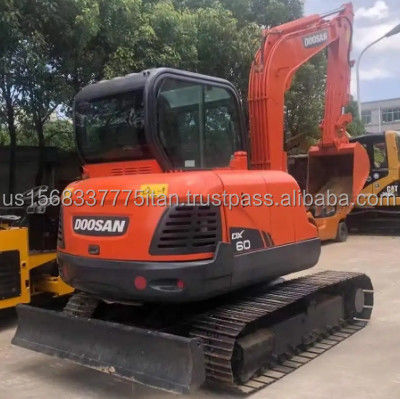 Excavateurs Doosan 6TON Dx60 Excavateur de voie de construction original moins d'heures de travail