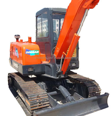 Excavateur DOOSAN DH55 d'occasion avec un bon rendement et un véritable cylindre hydraulique