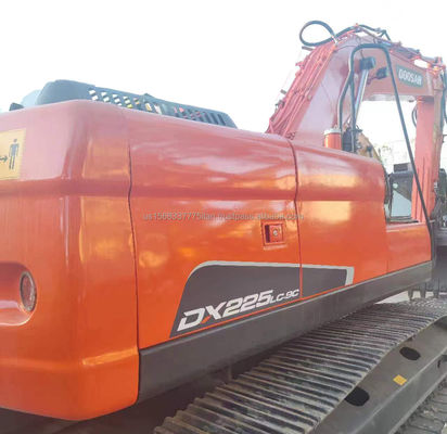 Excavateur DOOSAN DH225 avec un temps de travail réduit et un moteur Doosan de bonne performance