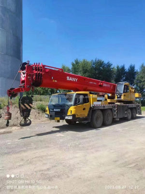 Une grue SANY de 80 tonnes avec une charge de levage maximale de 4,5 tonnes et d'excellentes performances
