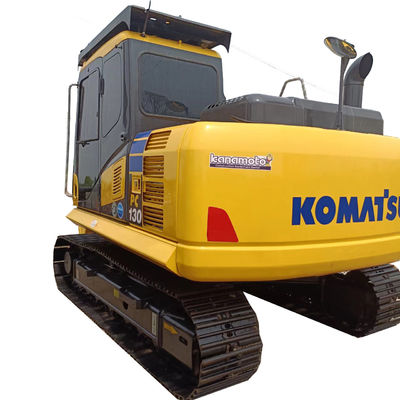 En bon état, une excavatrice Komatsu PC130 d'origine, une pompe hydraulique, une pelle japonaise.