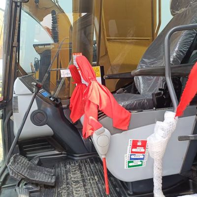 Le Japon a utilisé une pelle PC220 de Komatsu d'une capacité de 22 tonnes et une pompe hydraulique originale
