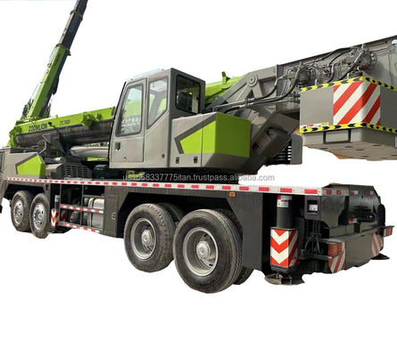 4.5m Max. Hauteur de levage 70000 kg Poids utilisé Zoomlion 70 tonnes grue pour la construction