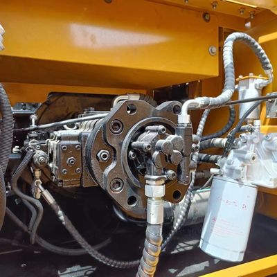 Une mini-pelée Sany215c utilisée avec pompe hydraulique d'origine, bon marché et en bon état