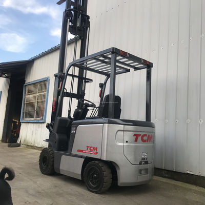 TCM 25 chariot élévateur à fourche 4,5 m 2,5 tonnes Grande performance machine utilisée pour les besoins du client