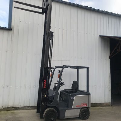 TCM 25 chariot élévateur à fourche 4,5 m 2,5 tonnes Grande performance machine utilisée pour les besoins du client
