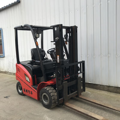 TCM Heli A18 chariot élévateur utilisé avec une hauteur de levage minimale de 4,5