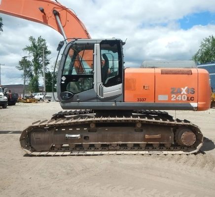Une excavatrice Hitachi ZX240 de 24 tonnes avec une capacité de seau de 1,2 m3 et des performances parfaites