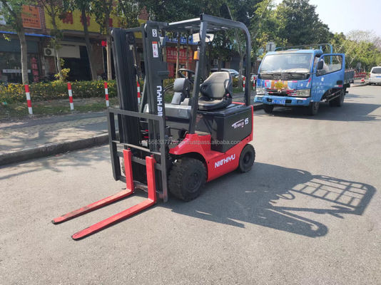 Camion élévateur à fourche NICHIYU Original utilisé pour les magasins de matériaux de construction