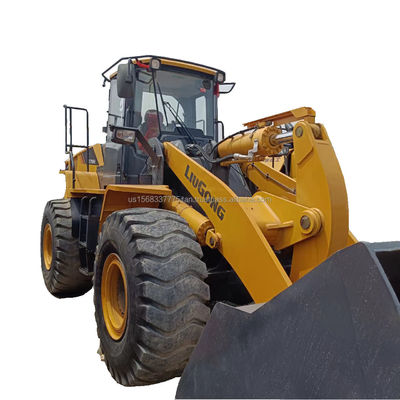 En bon état, chargeur de tracteur LG 870H de seconde main.