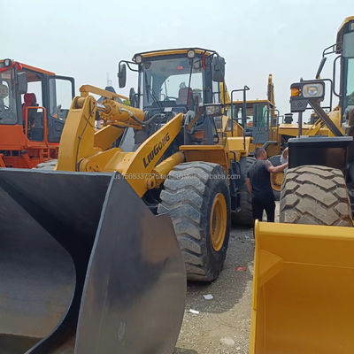 En bon état, chargeur de tracteur LG 870H de seconde main.