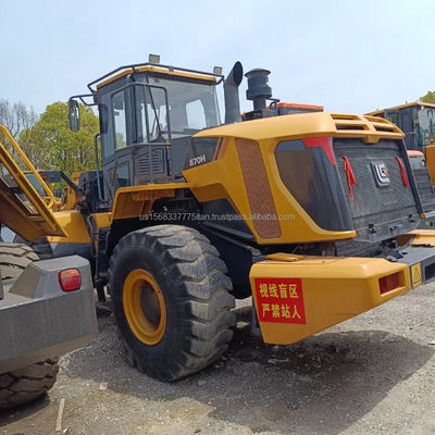 En bon état, chargeur de tracteur LG 870H de seconde main.