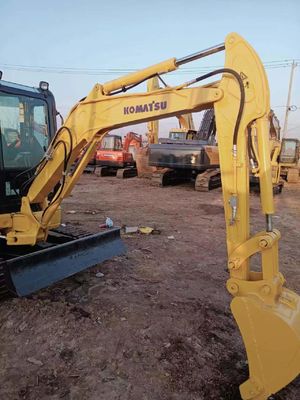 Mini-excavatrice Komatsu PC35 avec 0 à 2000 heures de travail et 3500 kg de poids de la machine