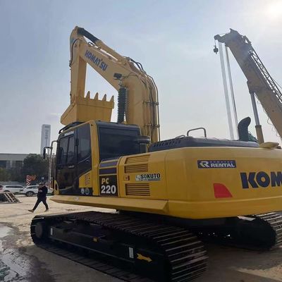 Excavateur Komatsu PC220 d'occasion avec une capacité de seau de 1,2 M3 et une puissance de 119 kW à un prix abordable